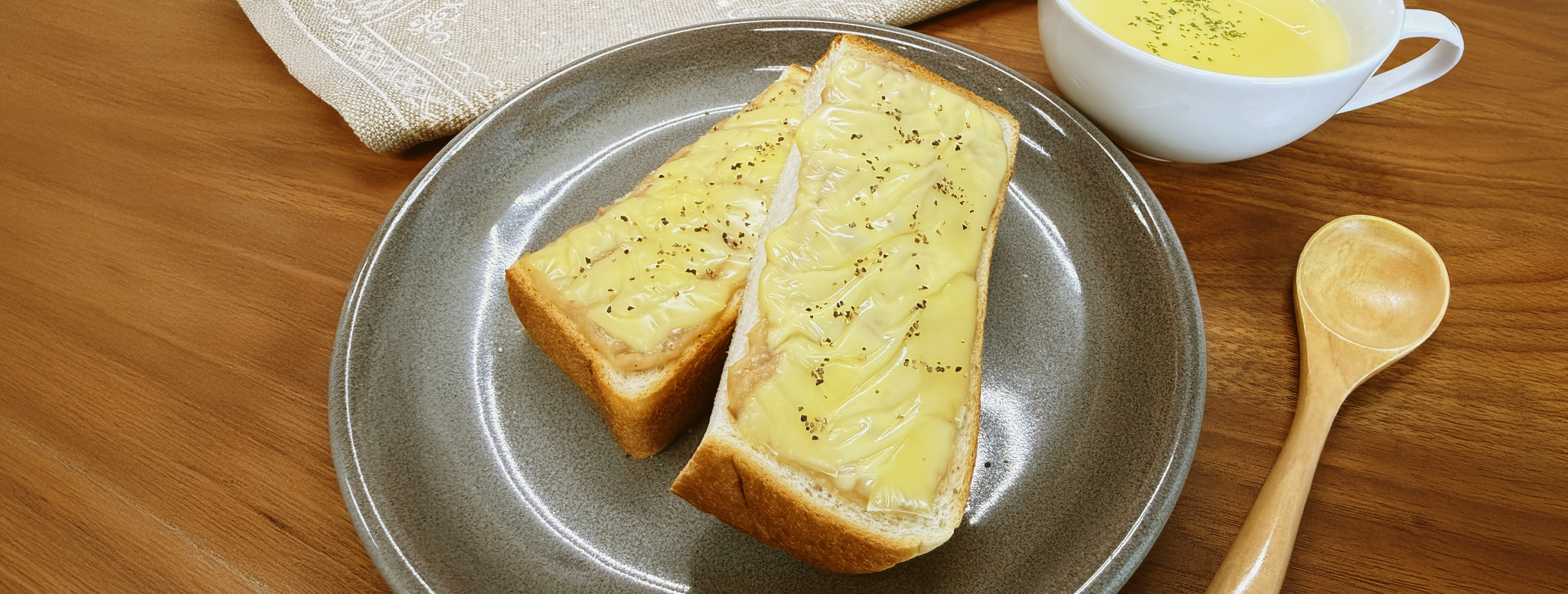 北海道クラムチャウダーで作るツナチーズトースト