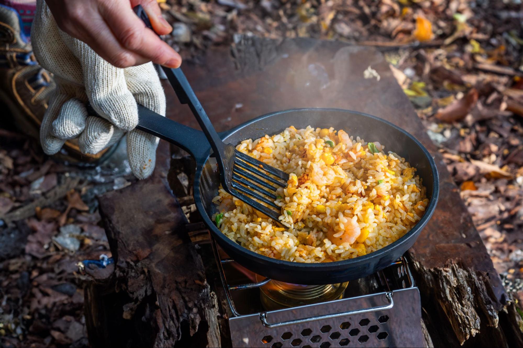 キャンプの朝ごはんにおすすめの簡単レシピ！焼くだけ・挟むだけで朝から大満足